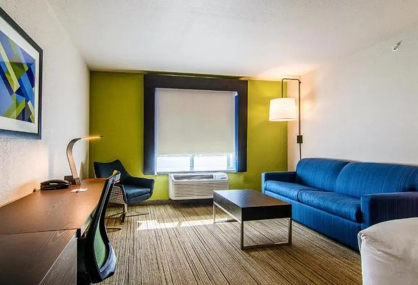キングサイズベッドのスイートルーム, Holiday Inn Express & Suites   Atchison, An Ihg