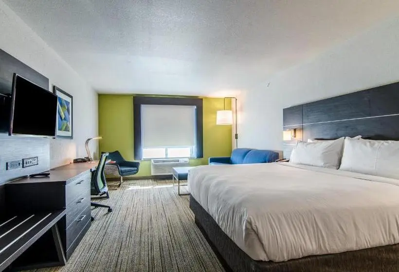 キングサイズベッドのスイートルーム, Holiday Inn Express & Suites   Atchison, An Ihg
