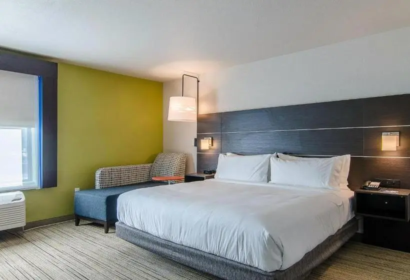 身障者適用キングサイズベッドルーム, Holiday Inn Express & Suites   Atchison, An Ihg