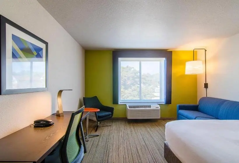 身障者適用スイートルーム, Holiday Inn Express & Suites   Atchison, An Ihg