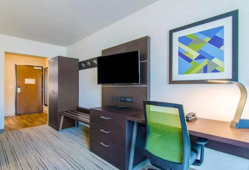 身障者適用スイートルーム, Holiday Inn Express & Suites   Atchison, An Ihg