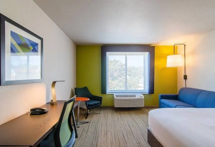 身障者適用スイートルーム, Holiday Inn Express & Suites   Atchison, An Ihg