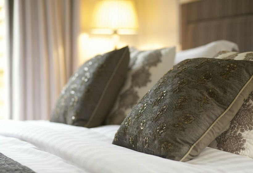 Номер Стандарт, Hurley House