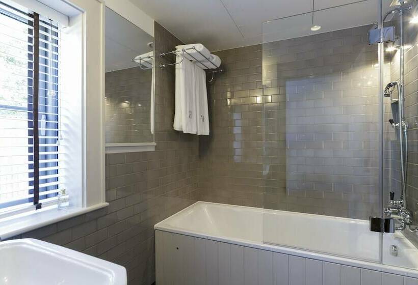 Номер Стандарт, Hurley House