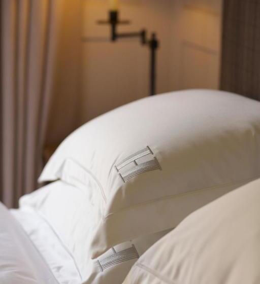 Номер Стандарт, Hurley House