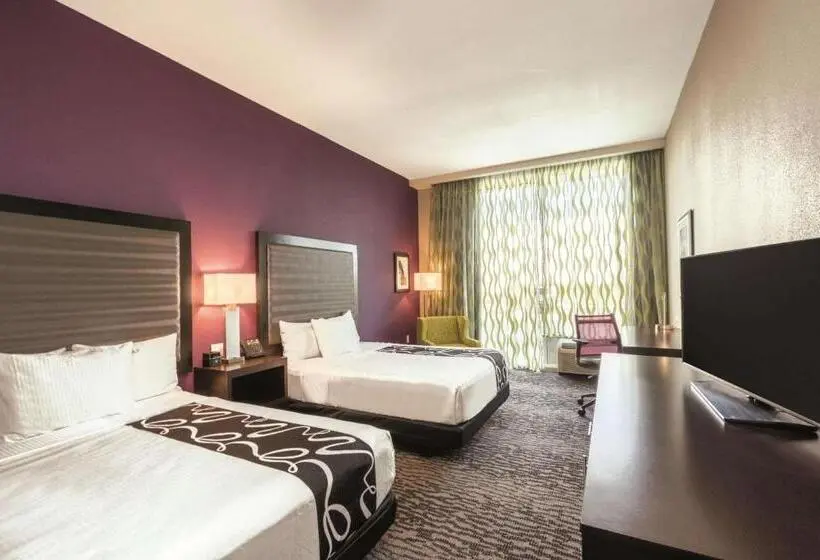 身障者適用スタンダードルーム, La Quinta Inn & Suites By Wyndham Memphis Downtown