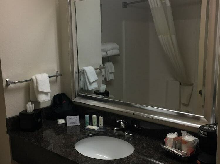 غرفه قياسيه سريرين مزدوجين, Quality Inn