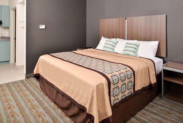 Люкс Кровать Кинг, Scottish Inn & Suites   Conroe