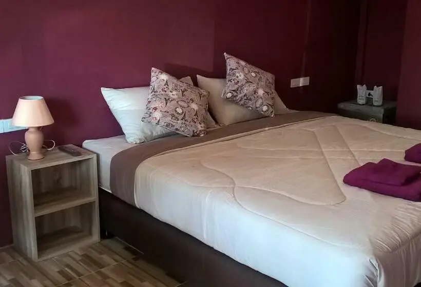 اتاق سوپریور با تخت بزرگ, Aiyara House
