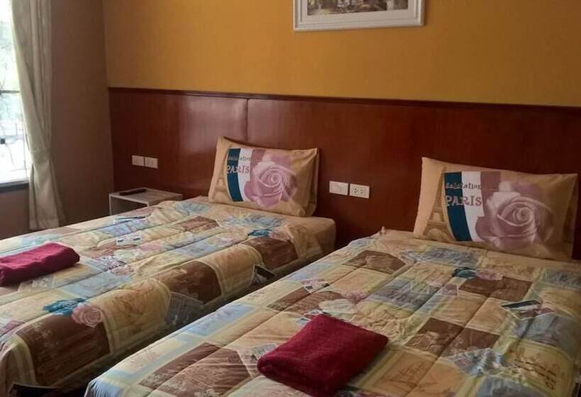 غرفة سوبيريور ثلاثية, Aiyara House