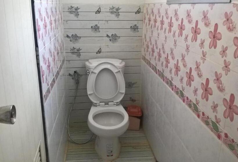 غرفة قياسية, Aiyara House