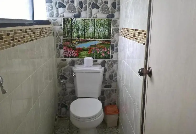 اتاق خانوادگی, Aiyara House