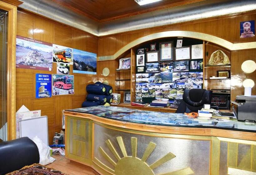 חדר סופריור לשלושה, Akash Luxury Hotel In Mcleodganj