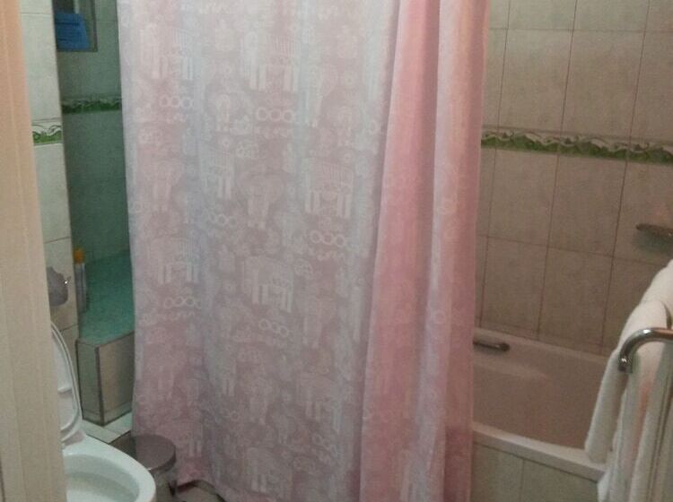 اتاق لوکس, Tea Tot