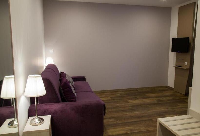 חדר סופריור לארבעה, The Originals City, Le Relais Des Carnutes Brezolles Verneuil Sur Avre