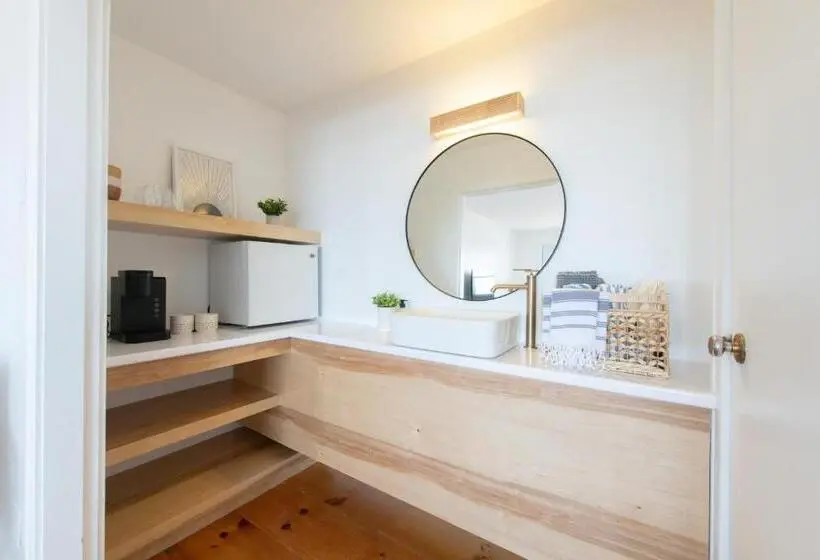 スタンダードルーム, The Breeze Motel