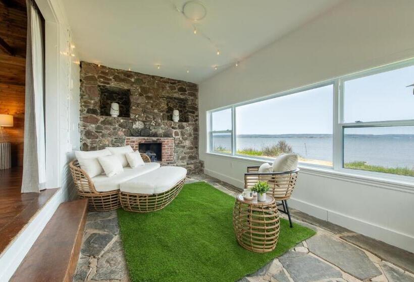 جناح ديلوكس مطل على البحر, The Breeze Motel