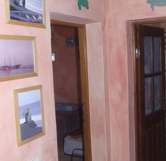 اتاق استاندارد سه نفره, Tortuga B&b