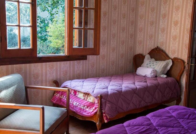 اتاق استاندارد چهارنفره با چشمانداز باغ, Cane B&b