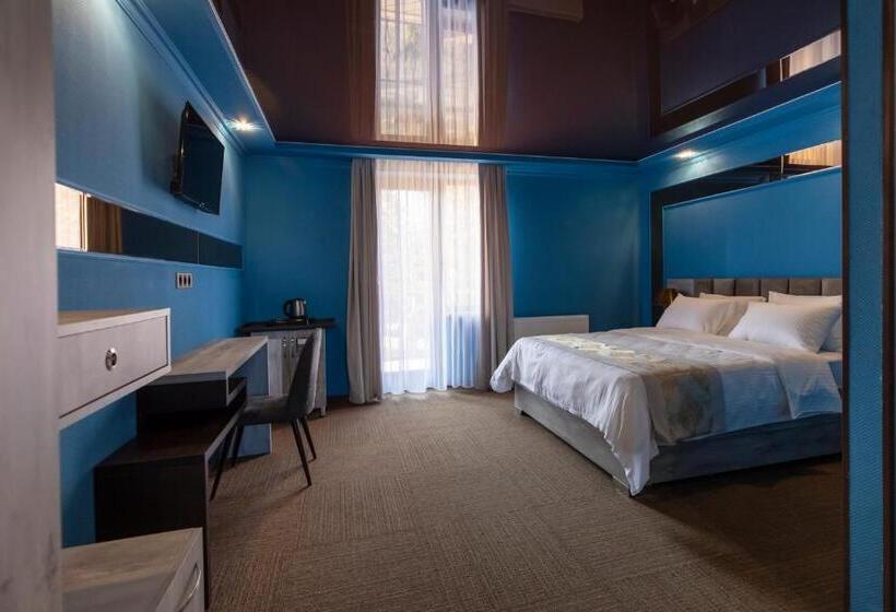 سوییت, Georgia Gold