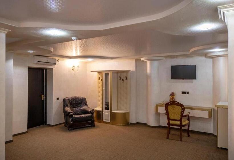 سوییت اجرایی, Georgia Gold