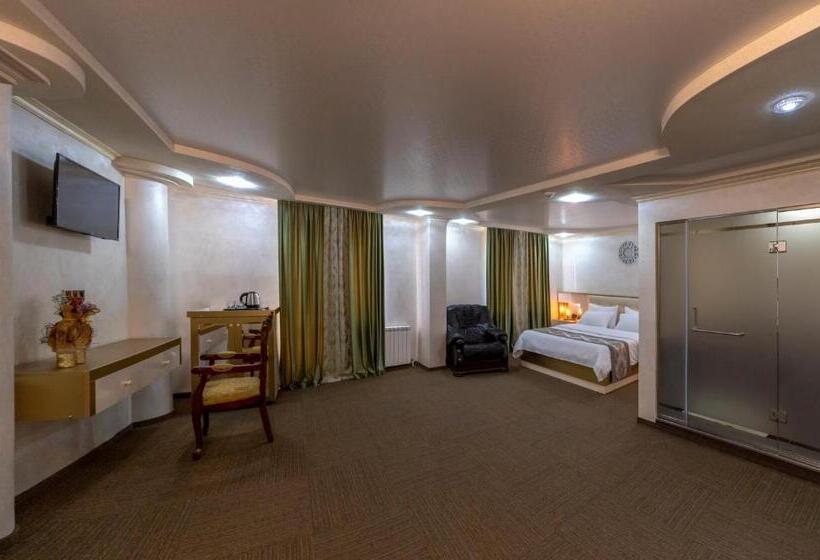 سوییت اجرایی, Georgia Gold