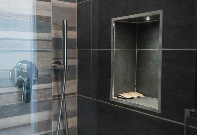 غرفة قياسية مطلّة علي البحر, La Bussola