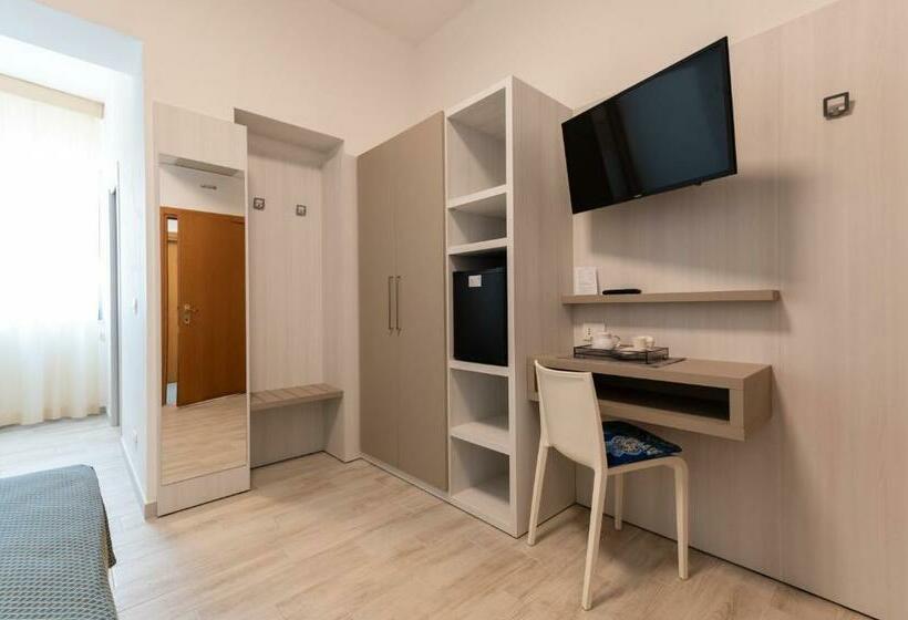 غرفة قياسية مطلّة علي البحر, La Bussola