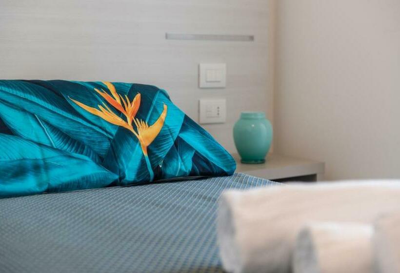 غرفة قياسية مطلّة علي البحر, La Bussola