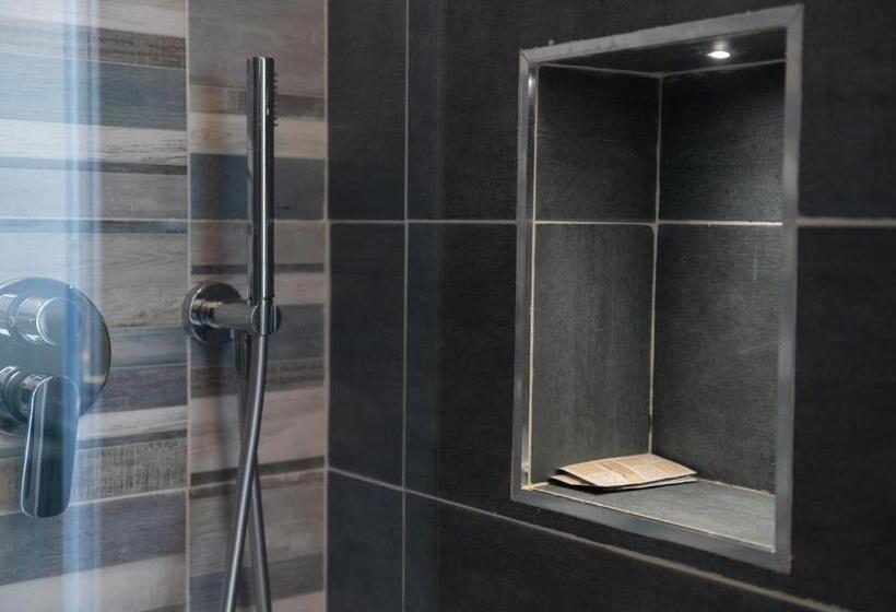 غرفة قياسية مطلّة علي البحر, La Bussola