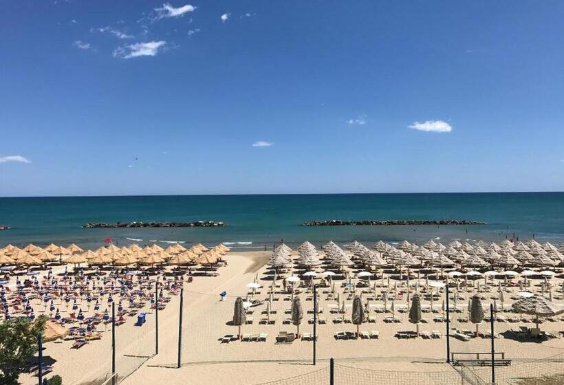 غرفة قياسية مطلّة علي البحر, La Bussola