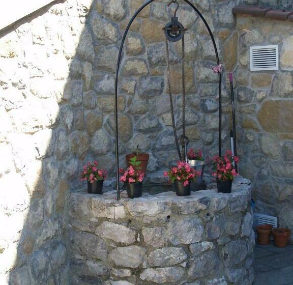 غرفة إقتصادية, La Casona De Llerices