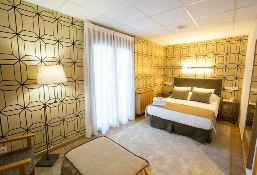 이코노미 룸, La Casona De Llerices