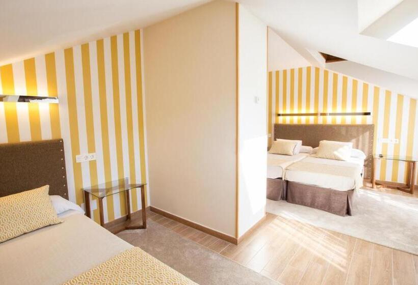 غرفة عائلية, La Casona De Llerices