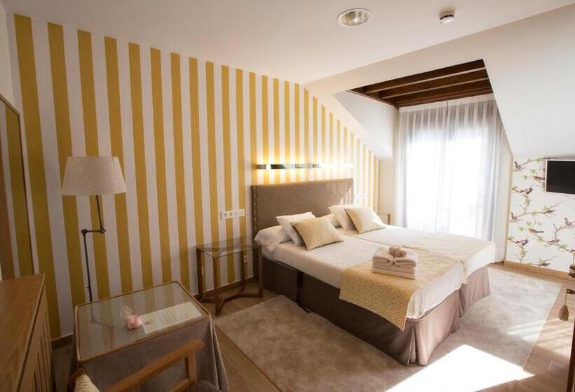 غرفة عائلية, La Casona De Llerices