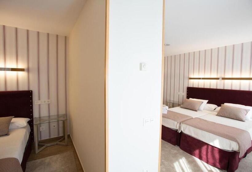 غرفة قياسية ثلاثية, La Casona De Llerices