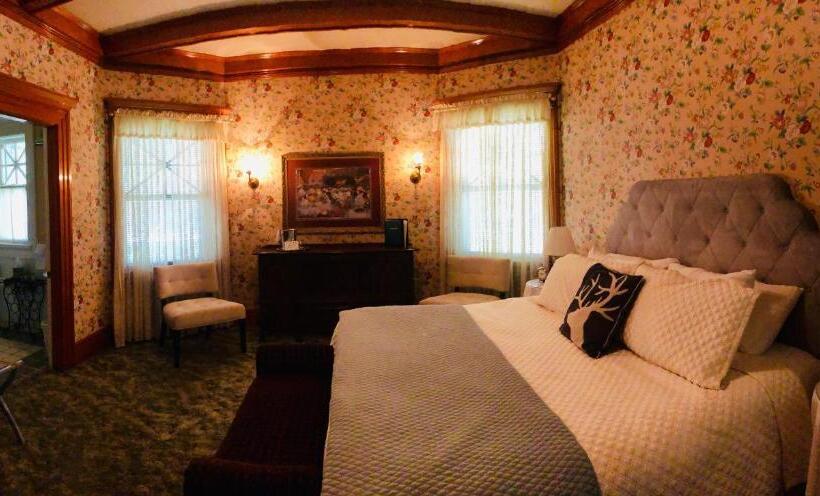 带大床的豪华间, Mccloud