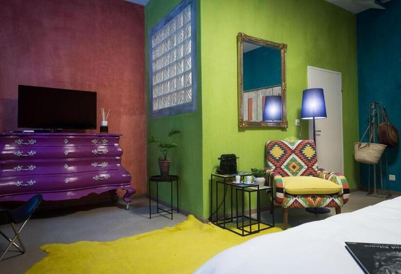 חדר קומפורט לשלושה, No1 Art B&b