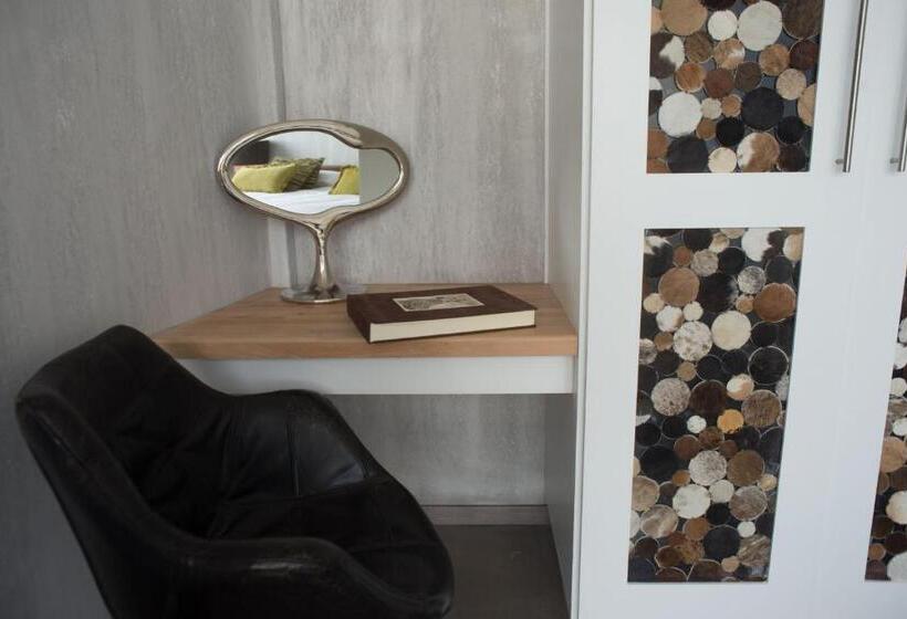 2 Bedrooms Suite 2 Bedrooms Lake View, No1 Art B&b