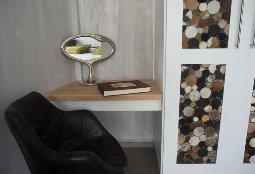2 Bedrooms Suite 2 Bedrooms Lake View, No1 Art B&b