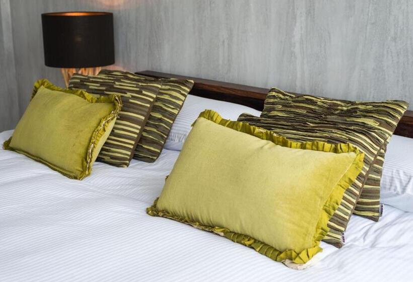 2 Bedrooms Suite 2 Bedrooms Lake View, No1 Art B&b