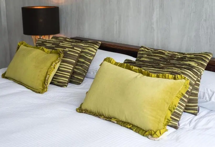 2 Bedrooms Suite 2 Bedrooms Lake View, No1 Art B&b