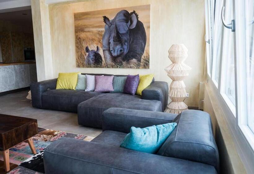 2 Bedrooms Suite 2 Bedrooms Lake View, No1 Art B&b