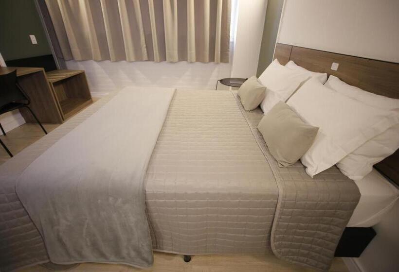 디럭스 룸, Pressi