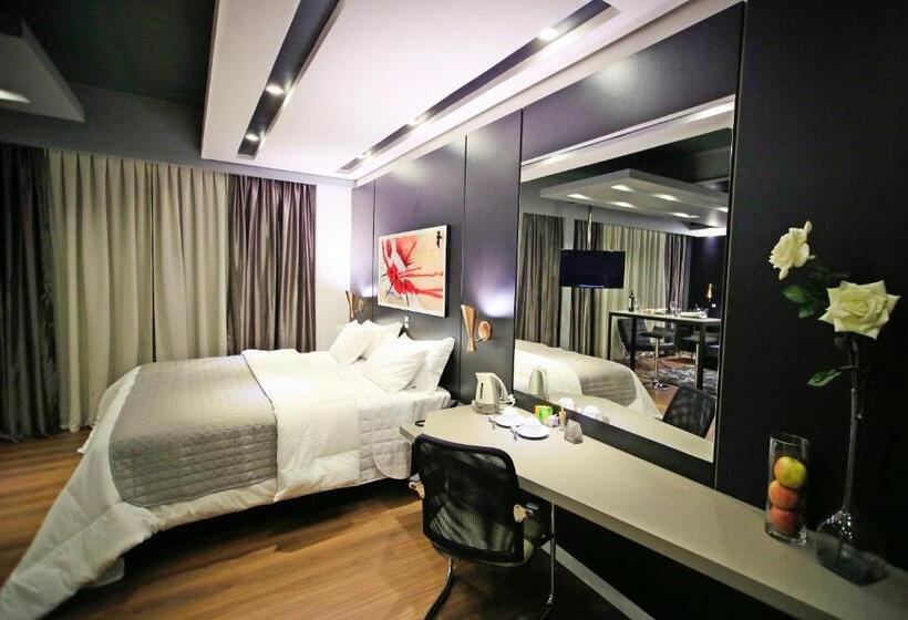 디럭스 스위트, Pressi