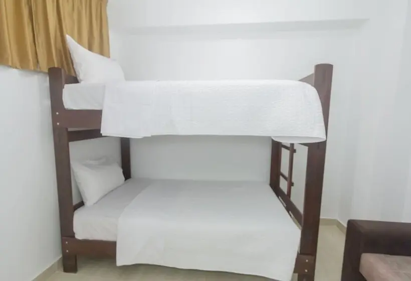 Perhehuone, Qallwa Pucallpa