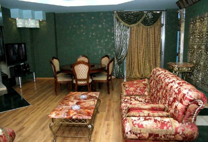 Suite with Pool, Sachveno