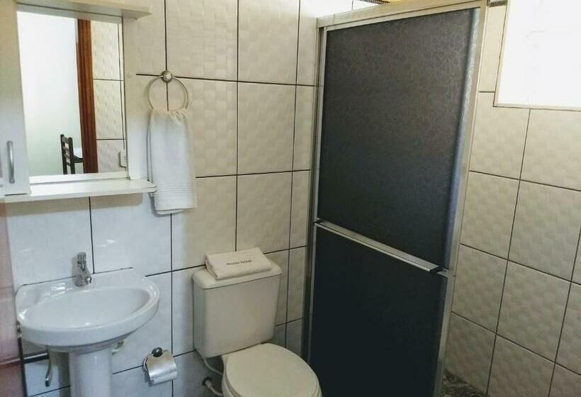 Quarto Estandar Individual, Telles