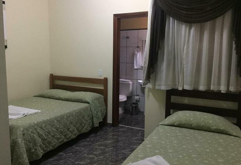 Quarto Estandar Individual, Telles