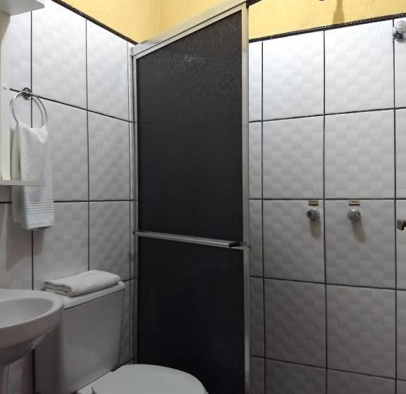 Quarto Estandar, Telles